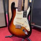 FENDER - AMERICAN VINTAGE II 1961 STRATOCASTER ROSEWOOD FINGERBOARD 3-COLOR SUNBURST