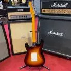 FENDER - AMERICAN VINTAGE II 1961 STRATOCASTER ROSEWOOD FINGERBOARD 3-COLOR SUNBURST