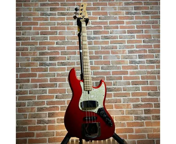 SIRE - MARCUS MILLER V7 SWAMP ASH