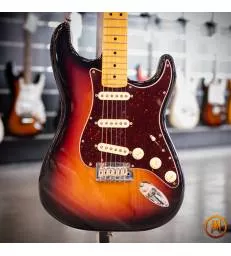 FENDER - AMERICAN...