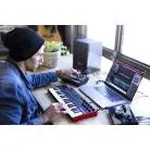 AKAI PROFESSIONAL - CLAVIER MAITRE USB 37 MINI-NOTES, 8 PADS RVB, 8 ENCODEURS