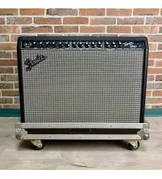 FENDER  - TWIN AMP + CASE