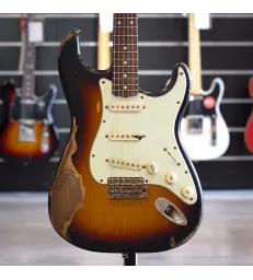 FENDER - STRATOCASTER...