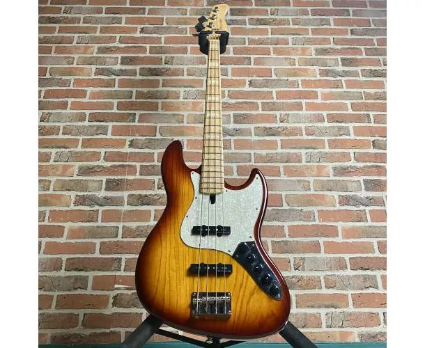 SIRE - MARCUS MILLER V7 SWAMP ASH 2ND GEN
