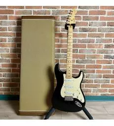 FENDER - STRATOCASTER...