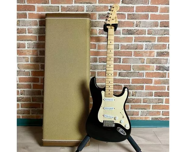 FENDER - STRATOCASTER SIGNATURE ERIC CLAPTON "BLACKIE" + ETUI + ACCESSOIRES