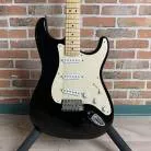 FENDER - STRATOCASTER SIGNATURE ERIC CLAPTON "BLACKIE" + ETUI + ACCESSOIRES
