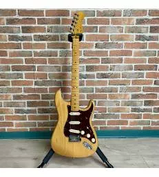 FENDER - STRATOCASTER...