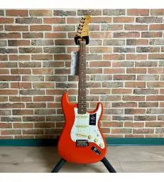 FENDER - STRATOCASTER...