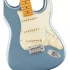 FENDER - DEALER EXCLUSIVE AMERICAN ULTRA LUXE '60S STRATOCASTER MAPLE FINGERBOARD ICE BLUE METALLIC