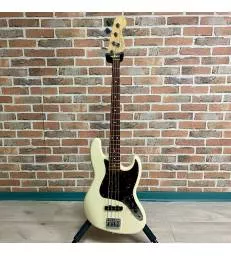 FENDER - AM STANDARD J BASS...