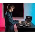 NUMARK - CONTROLEUR AVANCE 4 VOIES, 2 JOGS, ECRANS, CARTE SON