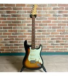 FENDER - CLASSIC PLAYER 60S...