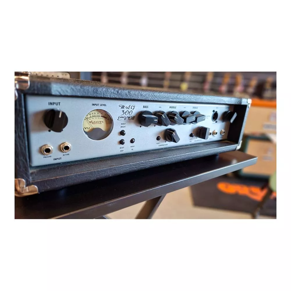期間延長⭐︎Ashdown MAG 300 EVO II ベースアンプ 300W Ashdown Mag 300 Evo II - Têtes Amplis Basse | Hurricane Music