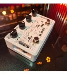 ACLAM GUITARS - DR ROBERTS