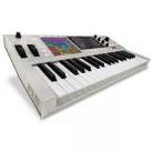 AKAI PROFESSIONAL - AUTONOMES - WORKSTATION MPC 37 TOUCHES  16 PADS  ECRAN 7"