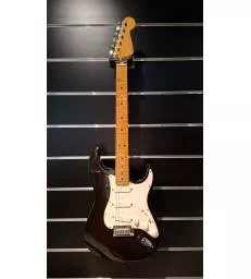 FENDER - DELUXE STRAT PLUS...
