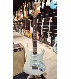 FENDER  - LIMITED EDITION...
