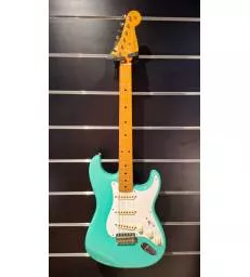 FENDER - STRATOCASTER...